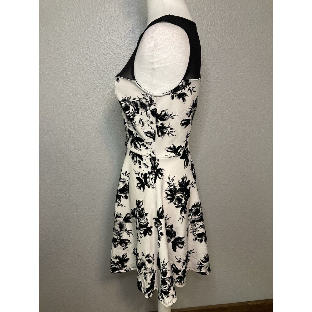 50s Style Fit & Flare Black White Floral Dress Medium Tradwife Mesh Neckline - Picture 10 of 11